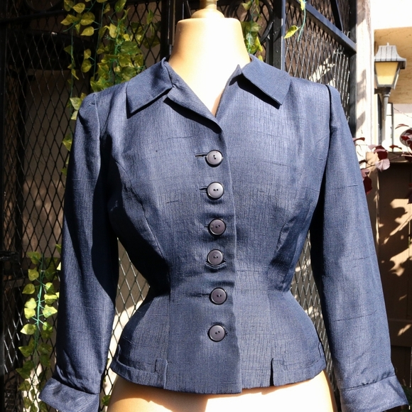 Vintage Navy Blue CroppeBlazer with Tailored Fit and Notched Collar - Picture 1 of 6